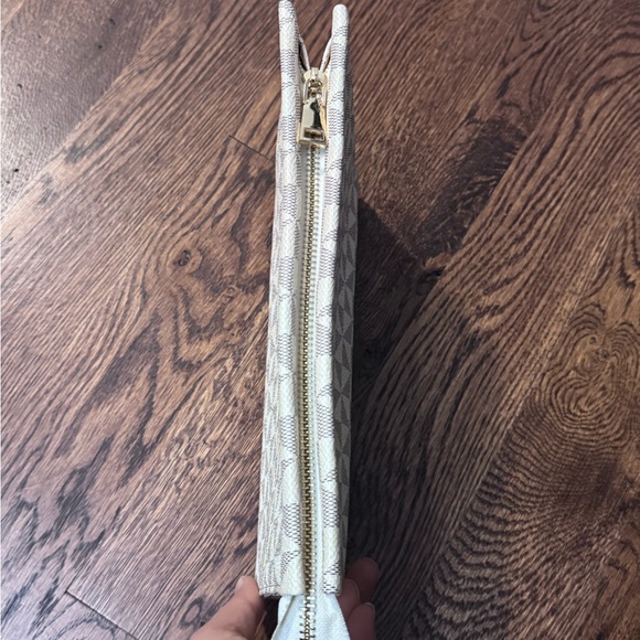 Checkered Pattern Clutch - Picture 2 of 7